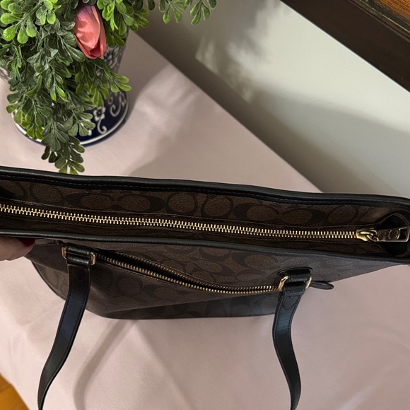 Coach City ZipTote -  Black and Brown Signature Canvas with gold hardware EUC - Picture 11 of 13